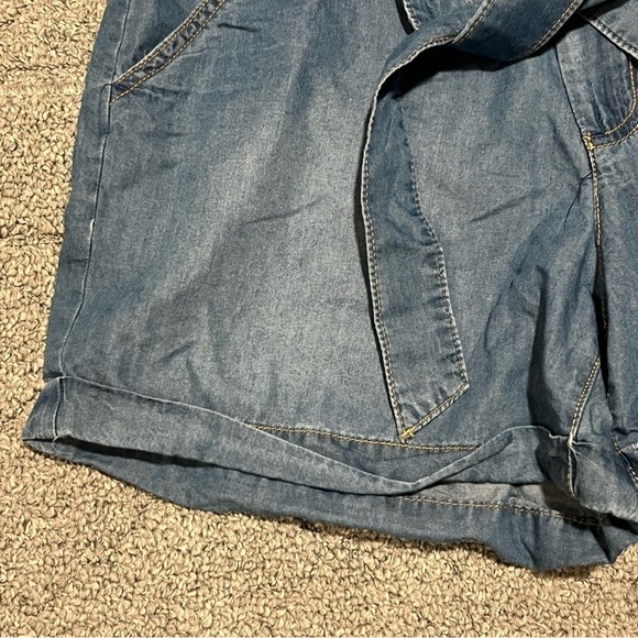 Kensie Shorts Womens 6/28 Blue Belted Soft Lightweight Jean Cuffed NWT - Picture 7 of 10